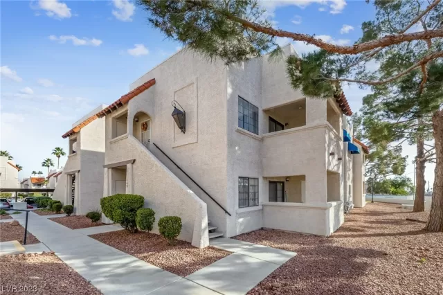 MLS: 2537915 Condo For Sale