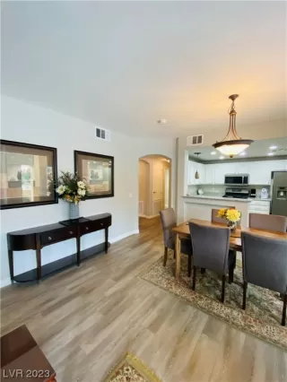 Photo #4: 2537916 Listing