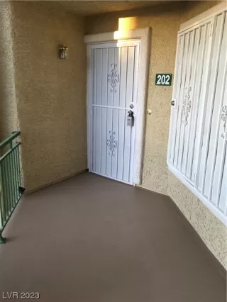 Photo #5: 2537954 Listing