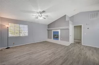 Photo #2: 2537962 Listing