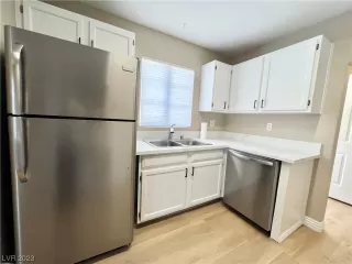 Photo #6: 2537968 Listing