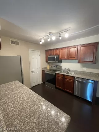 Photo #4: 2537995 Listing 