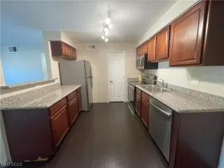 Photo #5: 2537995 Listing 