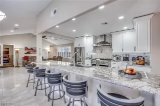 Photo #2: 2537998 Listing