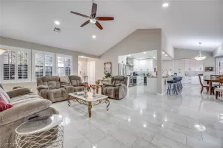 Photo #3: 2537998 Listing