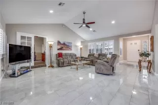 Photo #4: 2537998 Listing