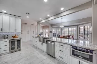 Photo #6: 2537998 Listing