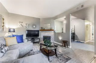 Photo #5: 2538027 Listing