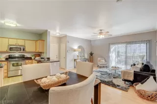 Photo #3: 2538041 Listing