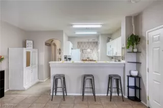 Photo #3: 2538107 Listing