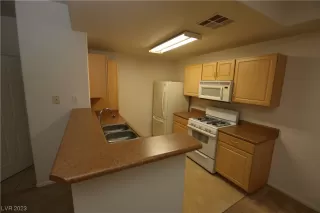 Photo #6: 2538126 Listing