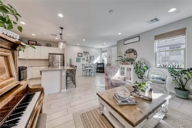 MLS: 2538163 Condo For Sale