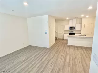 Photo #3: 2538263 Listing