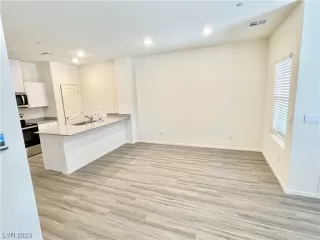 Photo #5: 2538263 Listing