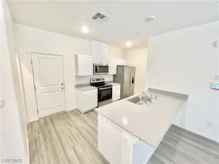 Photo #4: 2538278 Listing