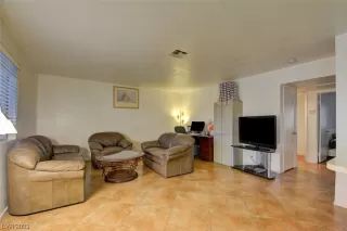 Photo #6: 2538333 Listing