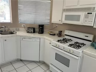 Photo #6: 2538347 Listing