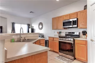 Photo #5: 2538360 Listing