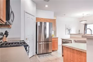 Photo #6: 2538360 Listing