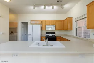 Photo #6: 2538378 Listing