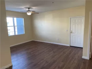 Photo #5: 2538380 Listing