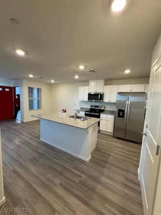 Photo #5: 2538417 Listing 