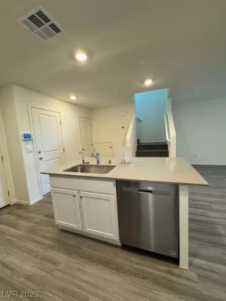 Photo #6: 2538417 Listing 