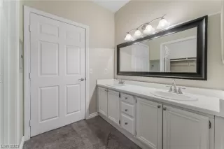 Photo #5: 2538628 Listing