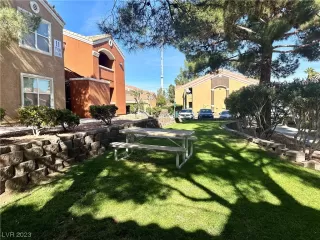 Photo #5: 2538636 Listing 