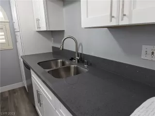 Photo #6: 2538663 Listing
