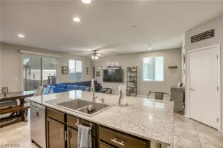 Photo #4: 2538677 Listing 