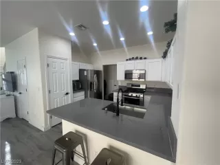 Photo #1: 2538683 Listing