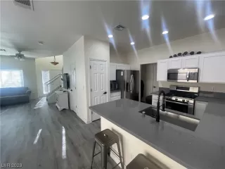 Photo #2: 2538683 Listing