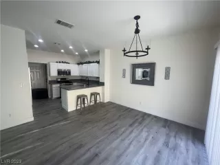 Photo #4: 2538683 Listing