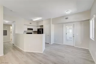 Photo #3: 2538743 Listing