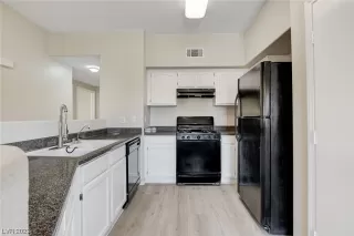 Photo #5: 2538743 Listing