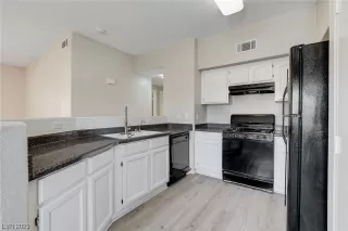 Photo #6: 2538743 Listing