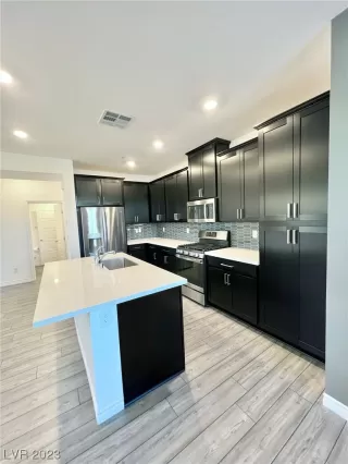 Photo #2: 2538792 Listing 