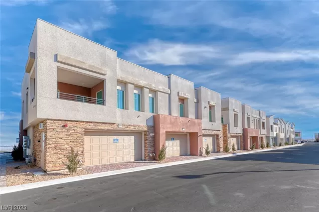 MLS: 2538796 Condo For Sale