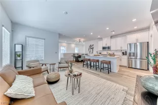 Photo #4: 2538796 Listing