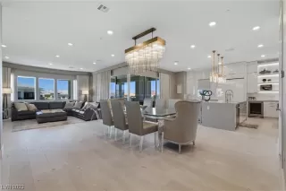 Photo #2: 2538945 Listing 