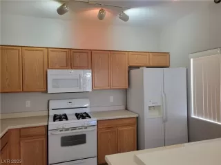 Photo #4: 2539059 Listing 