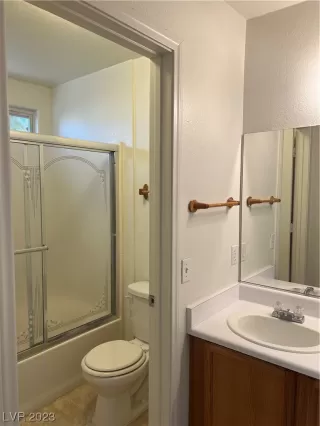 Photo #4: 2539071 Listing