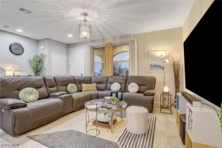 Photo #5: 2539076 Listing