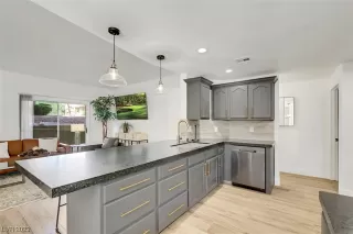 Photo #1: 2539237 Listing 