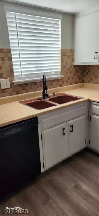 Photo #3: 2539249 Listing