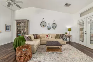 Photo #2: 2539269 Listing