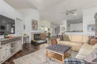 Photo #4: 2539269 Listing