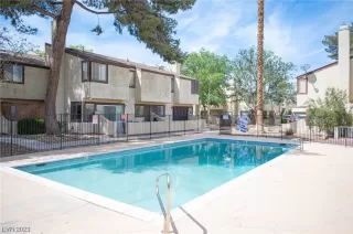 Photo #4: 2539284 Listing