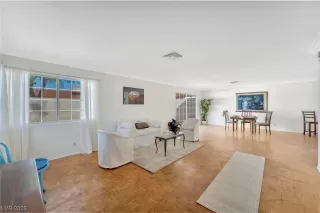 Photo #3: 2539396 Listing